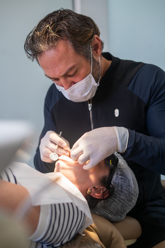Dr. Hassan Ataya Atendimento Clinico Ataya Odontologia Concept